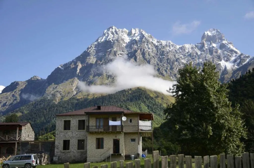  Peak Mazeri Guest House